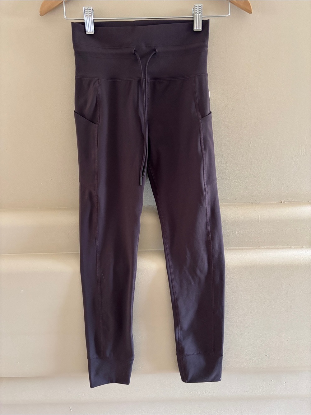 Vuori Daily Leggings. Sangria. XS. Excellent Condition.